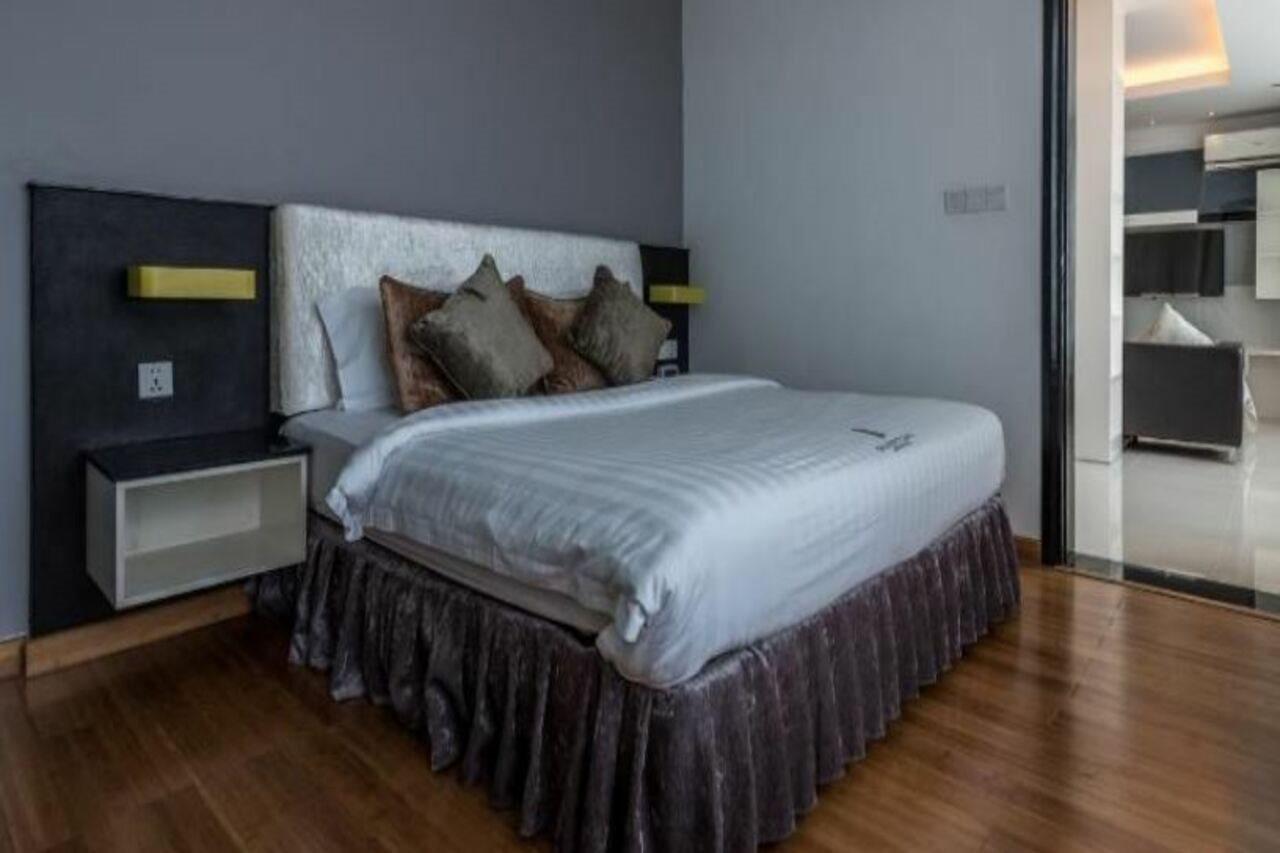 Naki Suites @ Silvertown Phnom Penh Exterior photo